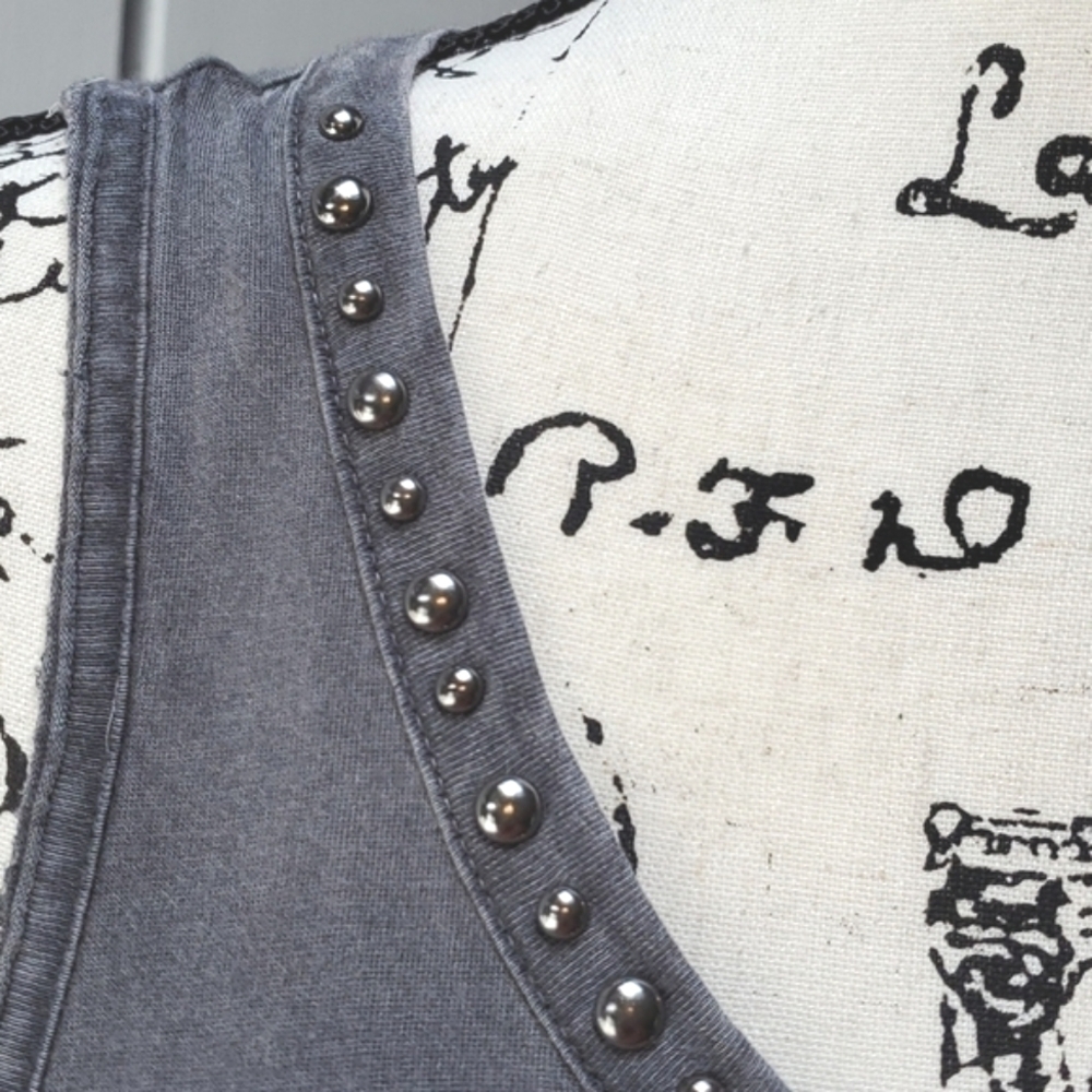 Rock & Republic Dark Gray Studded neck Asymmetrical hem tunic Top Sz.Medium - Picture 3 of 3